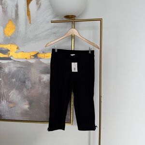 ⏱️24 HR SALE⏱️ GUIZIO Black Capri Pants